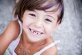 Клетки молочных зубов восстановили «мертвые» постоянные зубы у детей